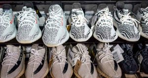UnBeauLogoPourYeswiki_230531-yeezy-shoes-ew-405p-bab8e6.jpg